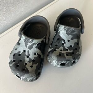 Toddler Size 5 Camouflage Crocs